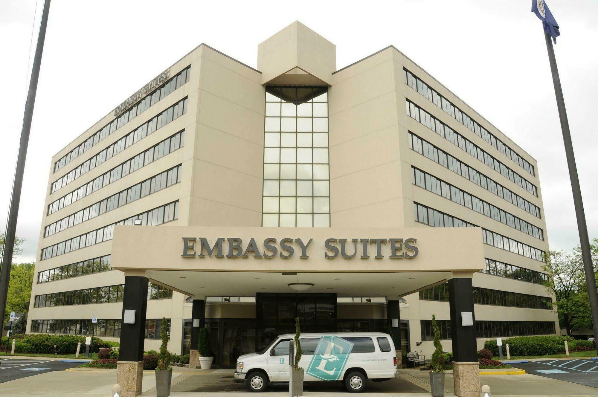 Embassy Suites Tysons Corner Exterior foto